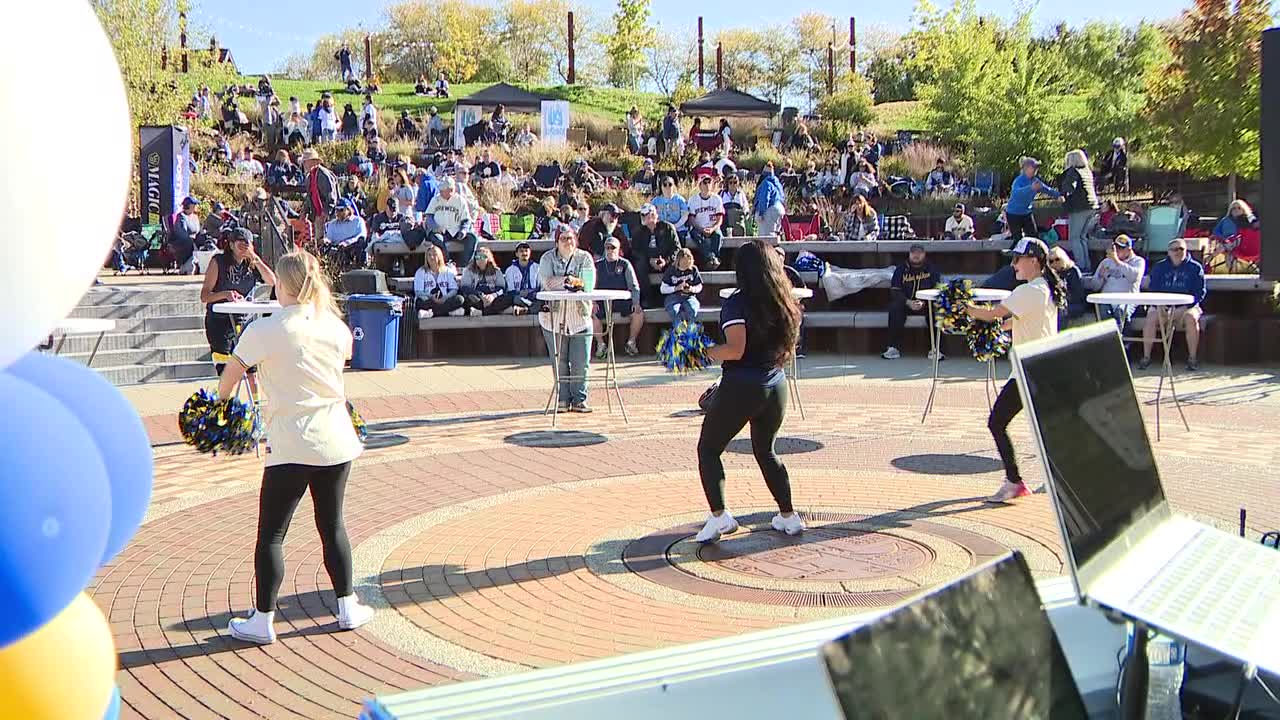 Brewers fans turn out for NLDS Game 3 watch party