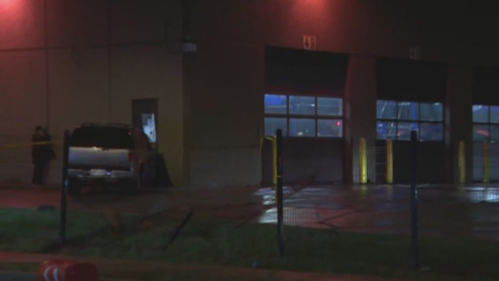 Vehicle crashes into Milwaukee building | FOX6 Milwaukee