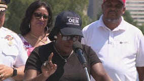 Mayor Parker pushes back on claims she gave herself a 9% raise amid DC 33 strike