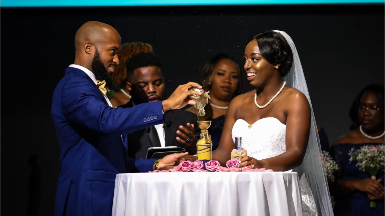 Bride spends just $3K on big day by ordering everything online