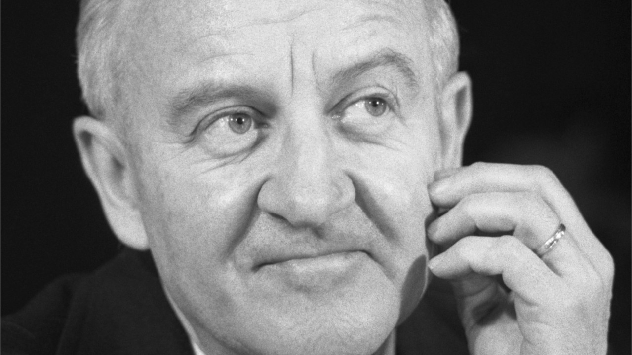 Retired Supreme Court Justice John Paul Stevens dies