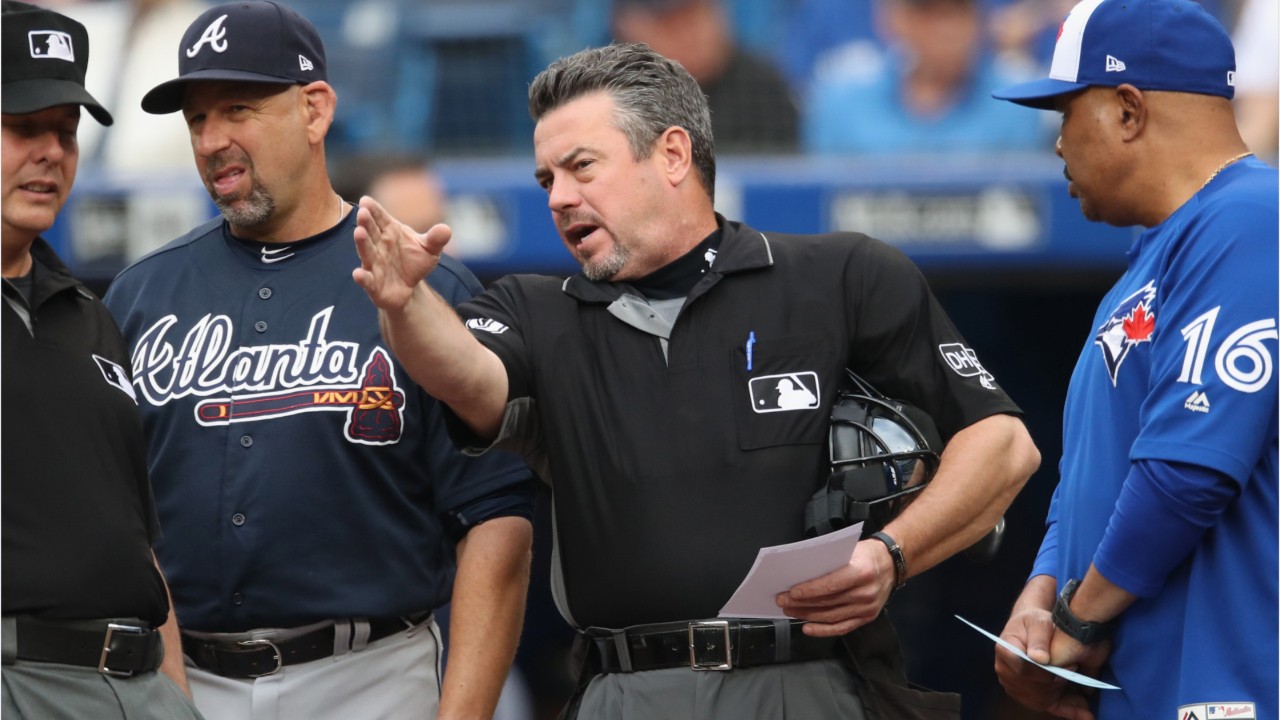 MLB umpire's tweets on impeachment prompt investigation