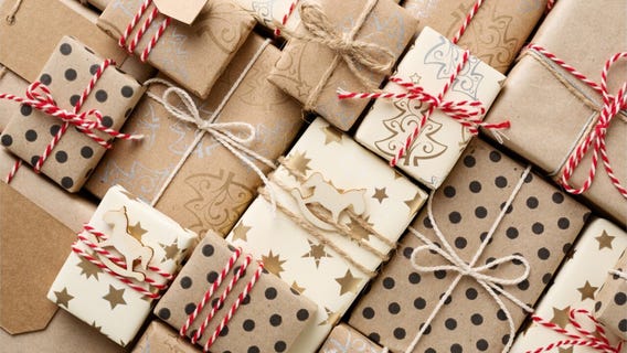 Gift wrapping hack when paper is too short stuns the Internet