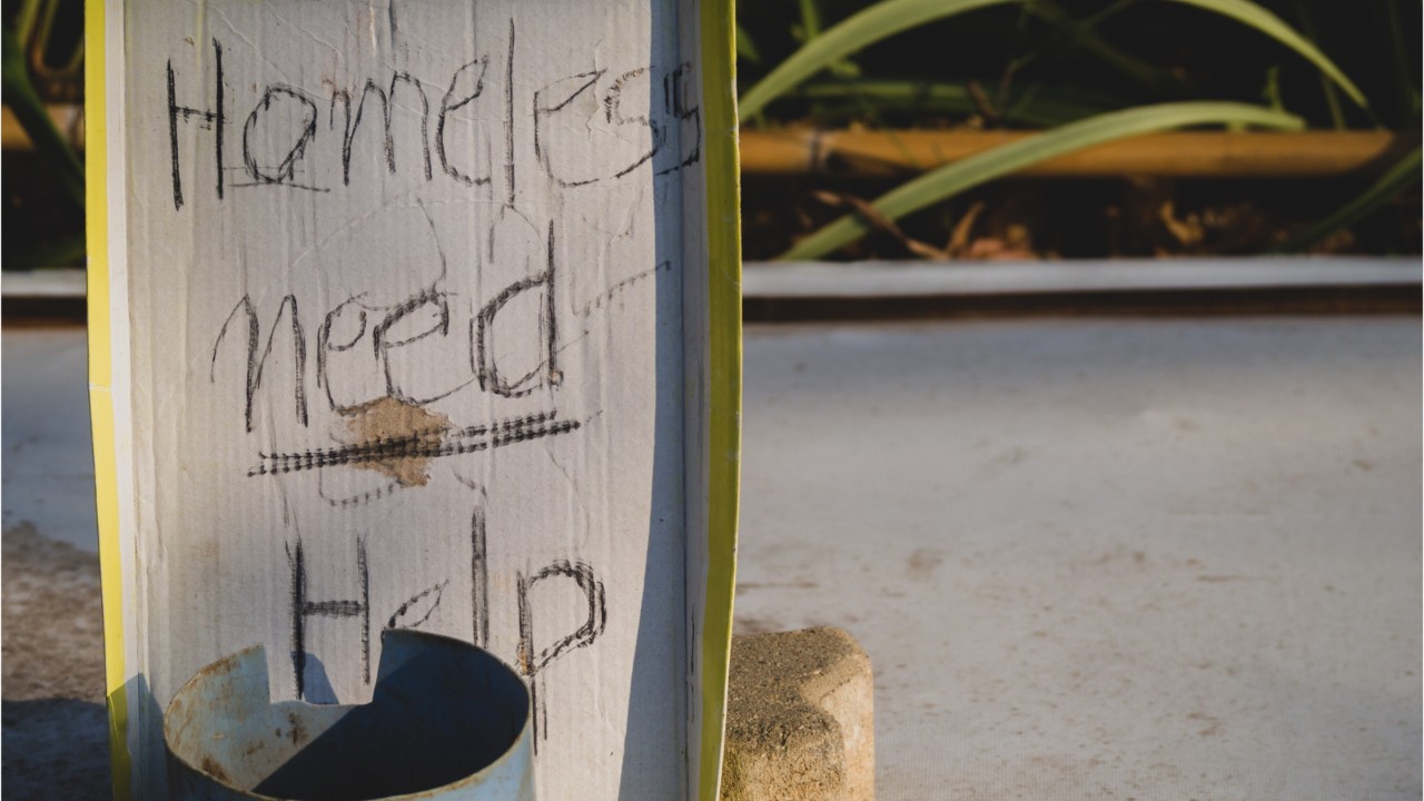 Police chief apologizes after officer's homeless quilt