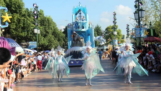 Officials temporarily close Shanghai Disneyland over coronavirus concerns