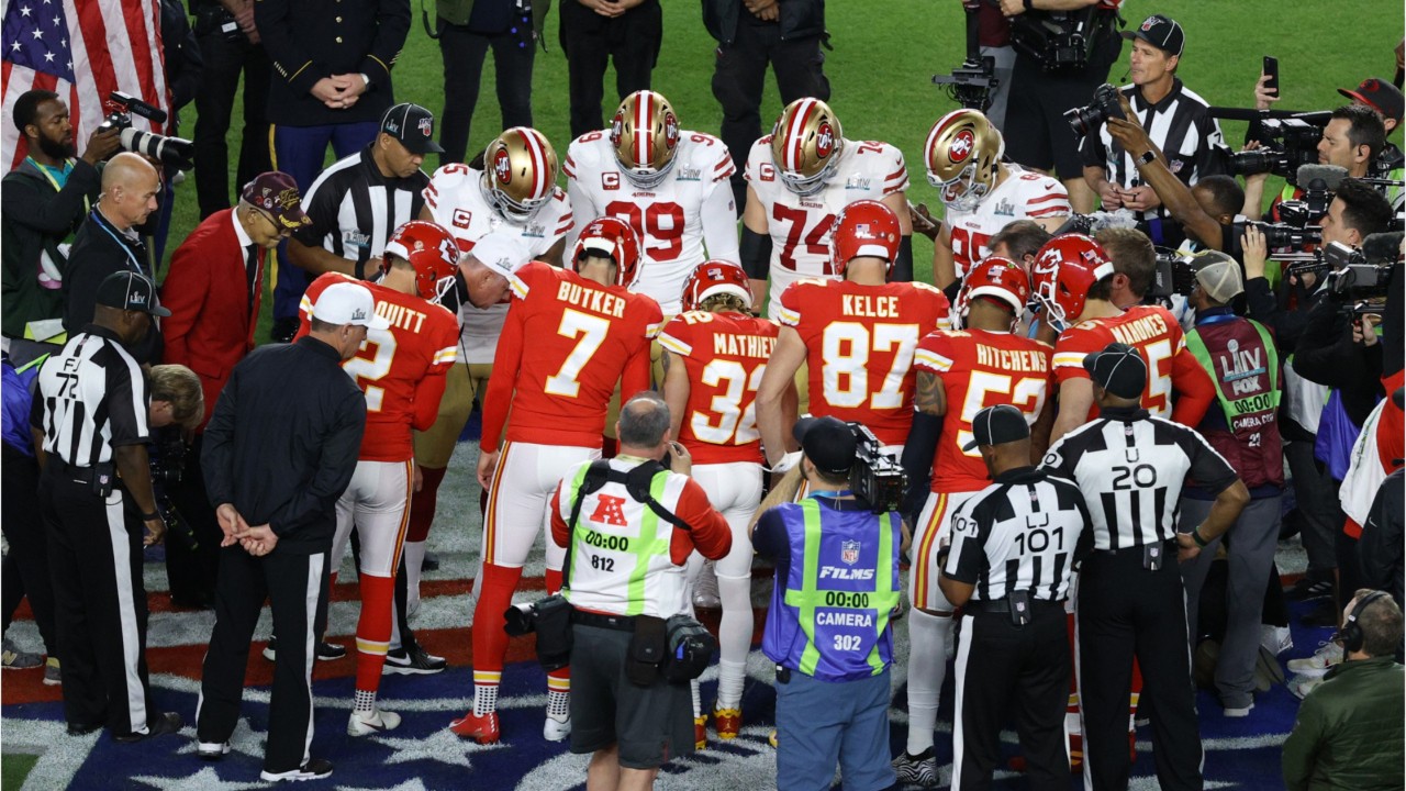 Centenarian WWII vets honored at Super Bowl LIV