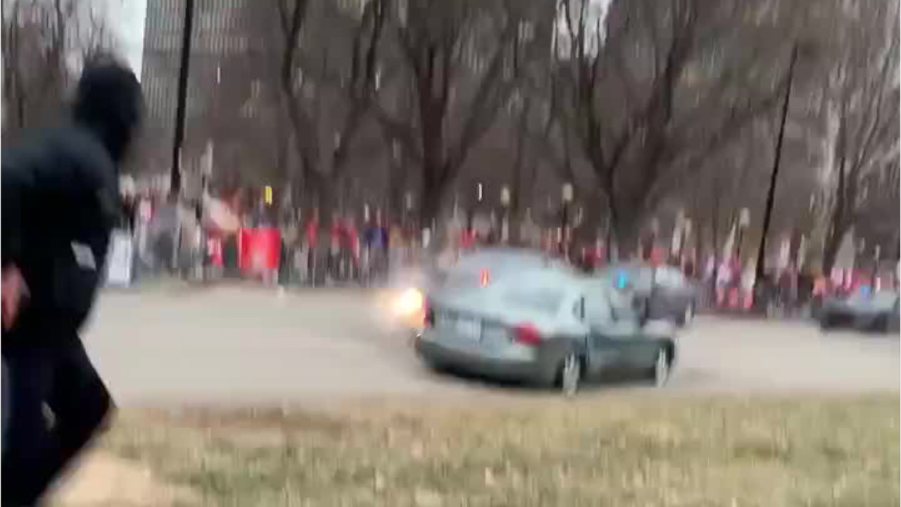 Police pursuit ends in crash along Super Bowl parade route in Kansas City