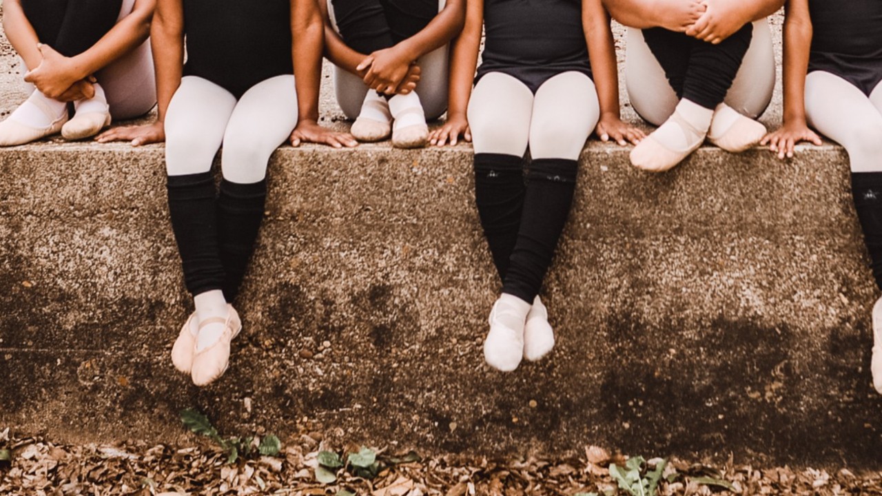 Young ballerinas' photo shoot takes on symbolic meaning