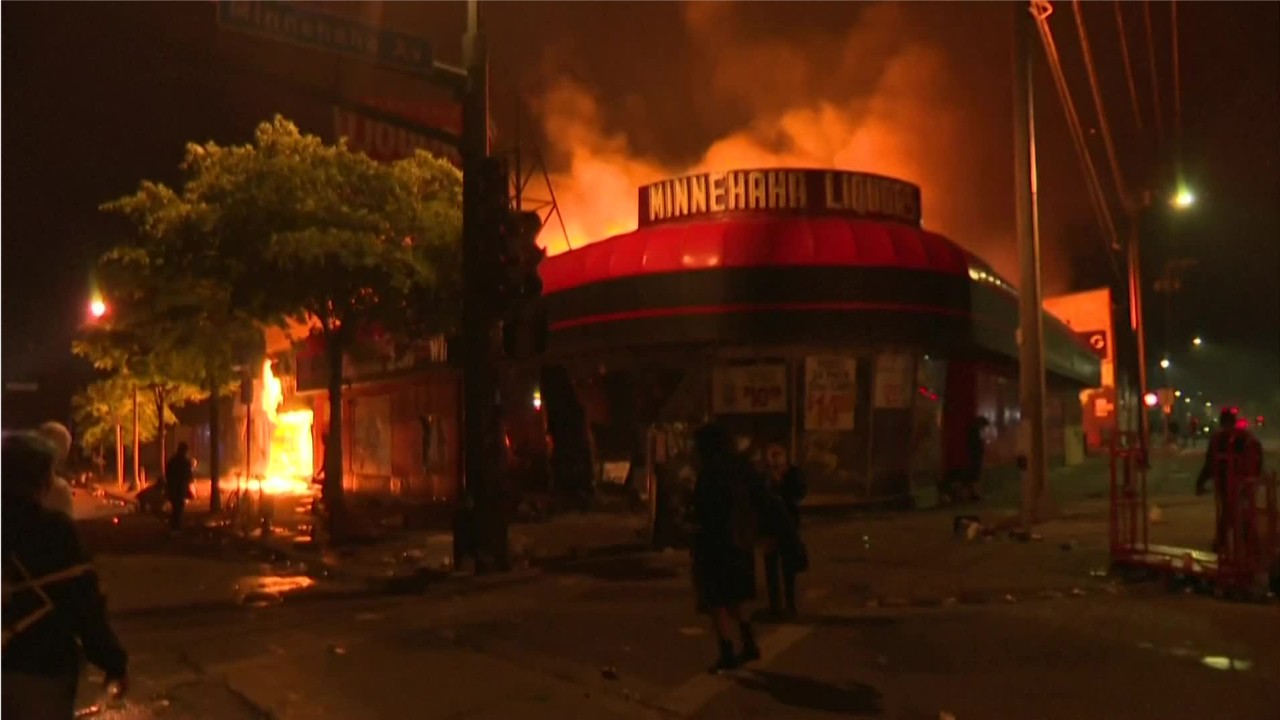 Minnesota governor calls for calm amid violent protests