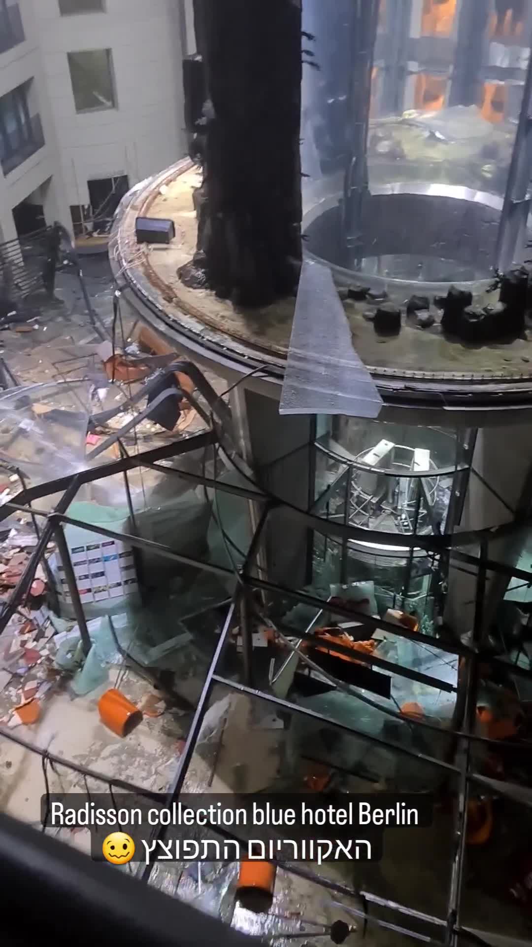 Large aquarium containing 264,000 gallons of water explodes at Berlin hotel