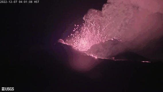 Footage shows lava spouting from Mauna Loa volcano overnight