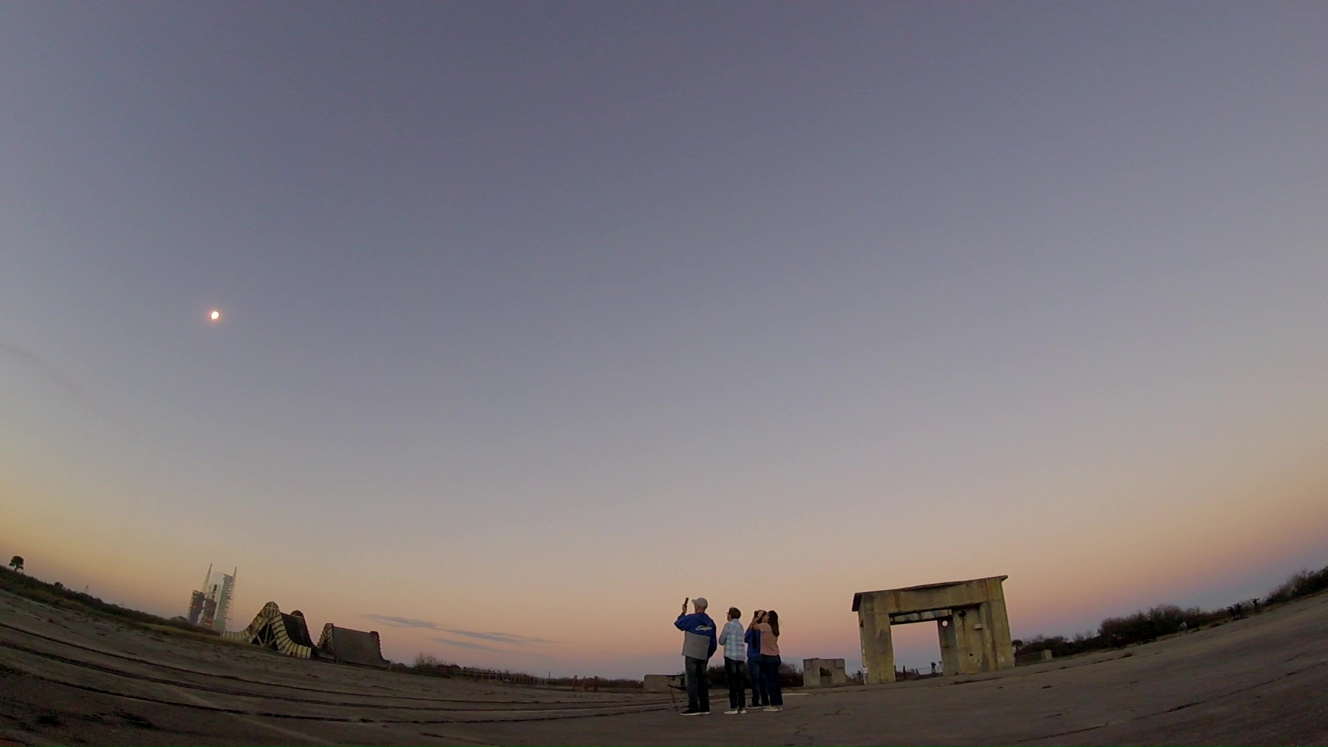 Time-lapse: Specators watch Falcon 9 launch