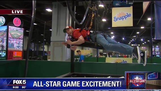 Kevin McCarthy becomes a human claw for prizes at GEICO All-Star Fan Fest