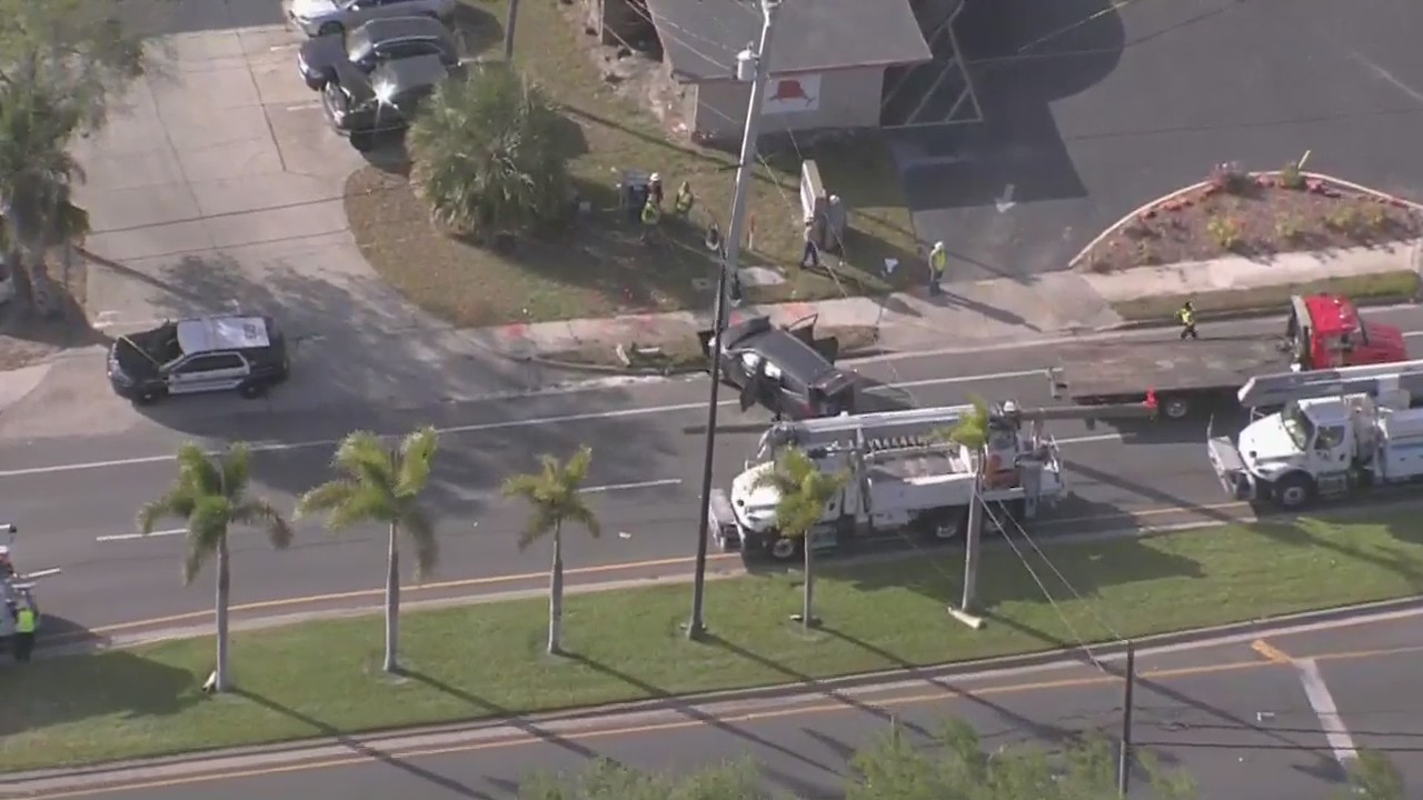 Crash closes U.S. Highway 17/92 in Sanford | FOX 35 Orlando