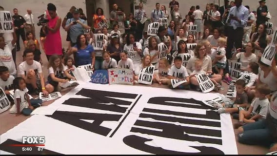 Trump administration tries to meet deadline to reunite families