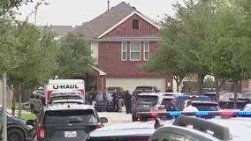 Texas murder suspect dead after shooting at officers