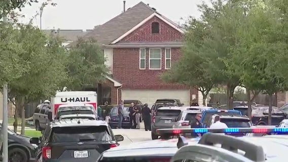 Texas murder suspect dead after shooting at officers