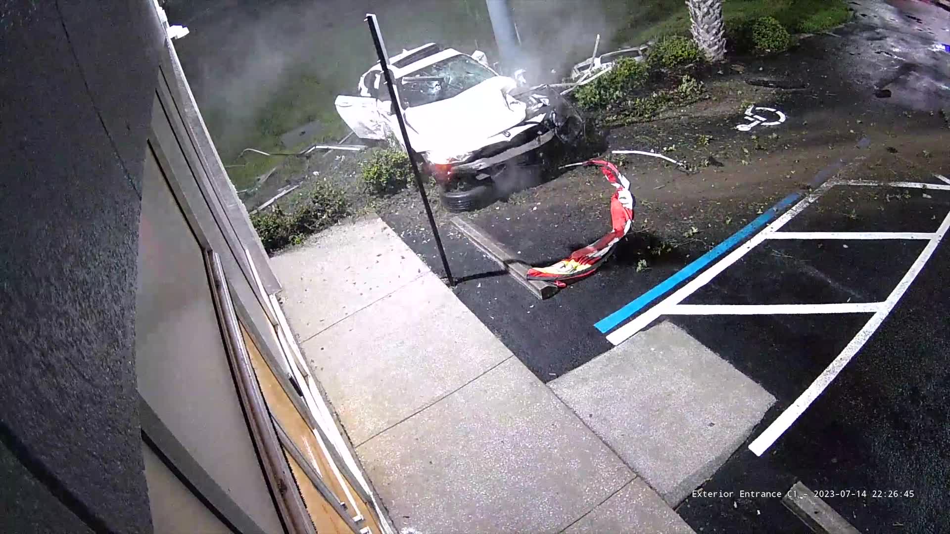 Car crashes into Daytona Beach business