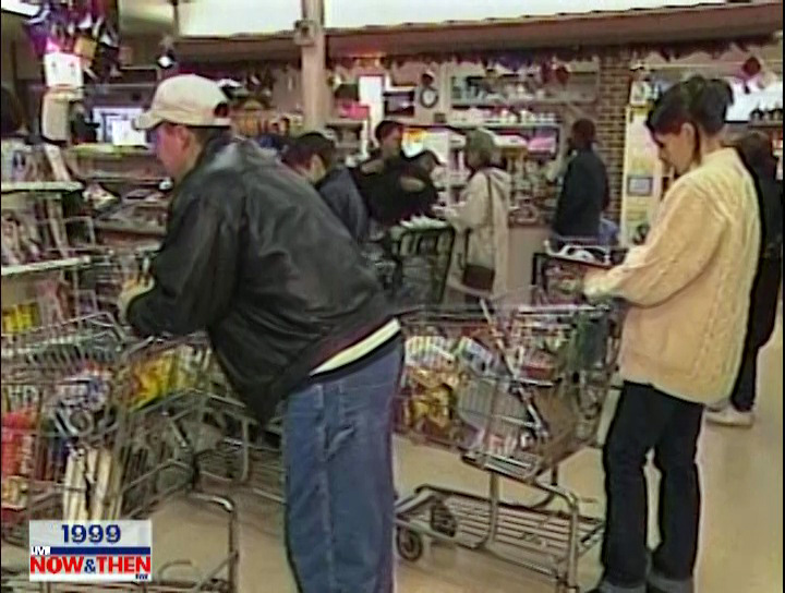 From 1999: Last-minute shoppers stock up before Y2K