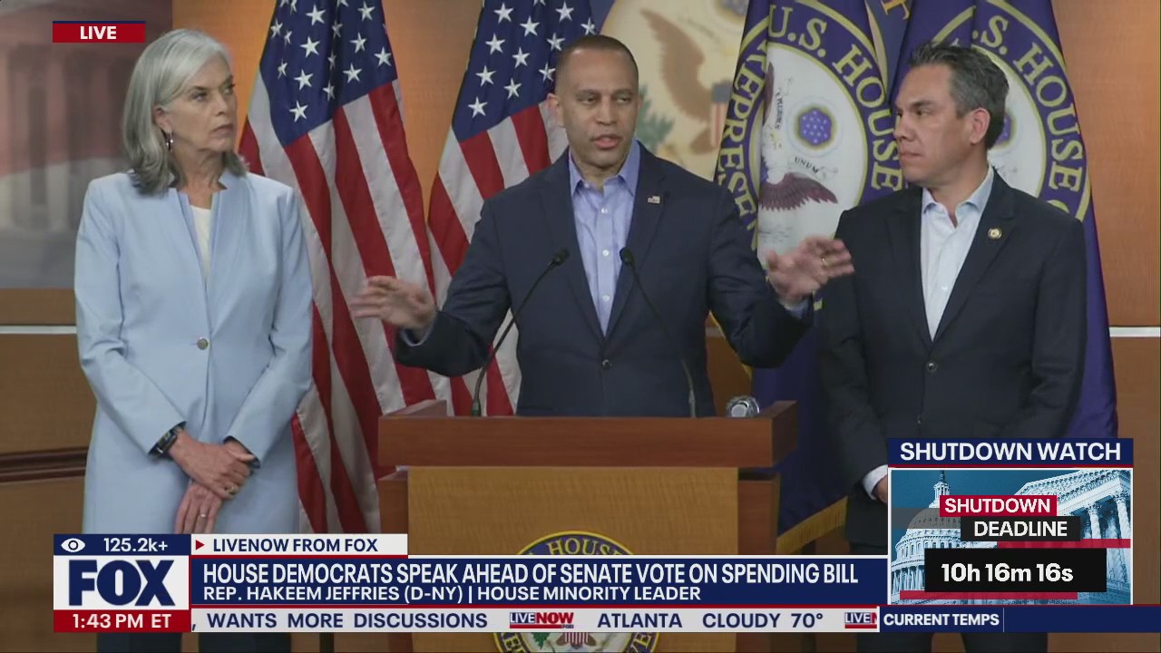 Rep. Jeffries ducks question about Chuck Schumer