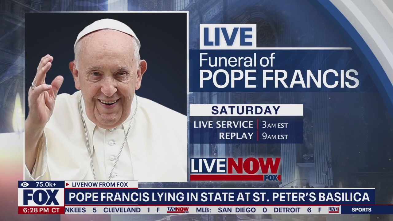 Thousands pay their respects to Pope Francis