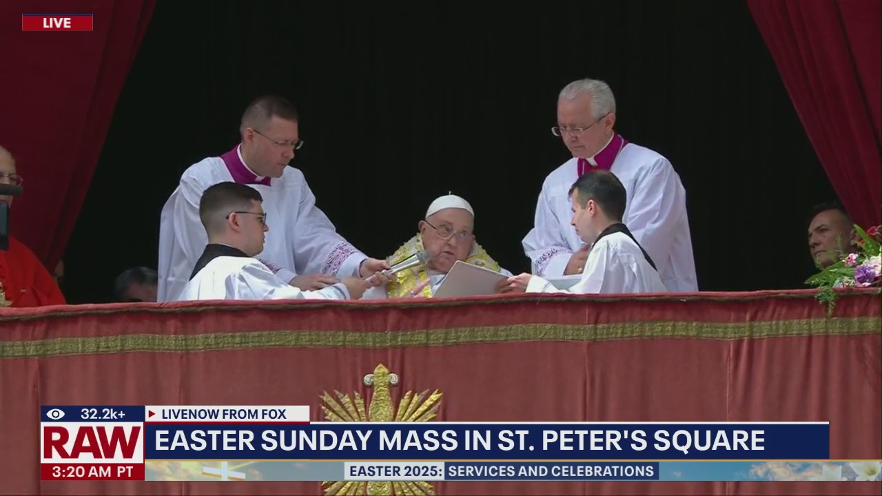 Pope Francis makes appearance at Easter service