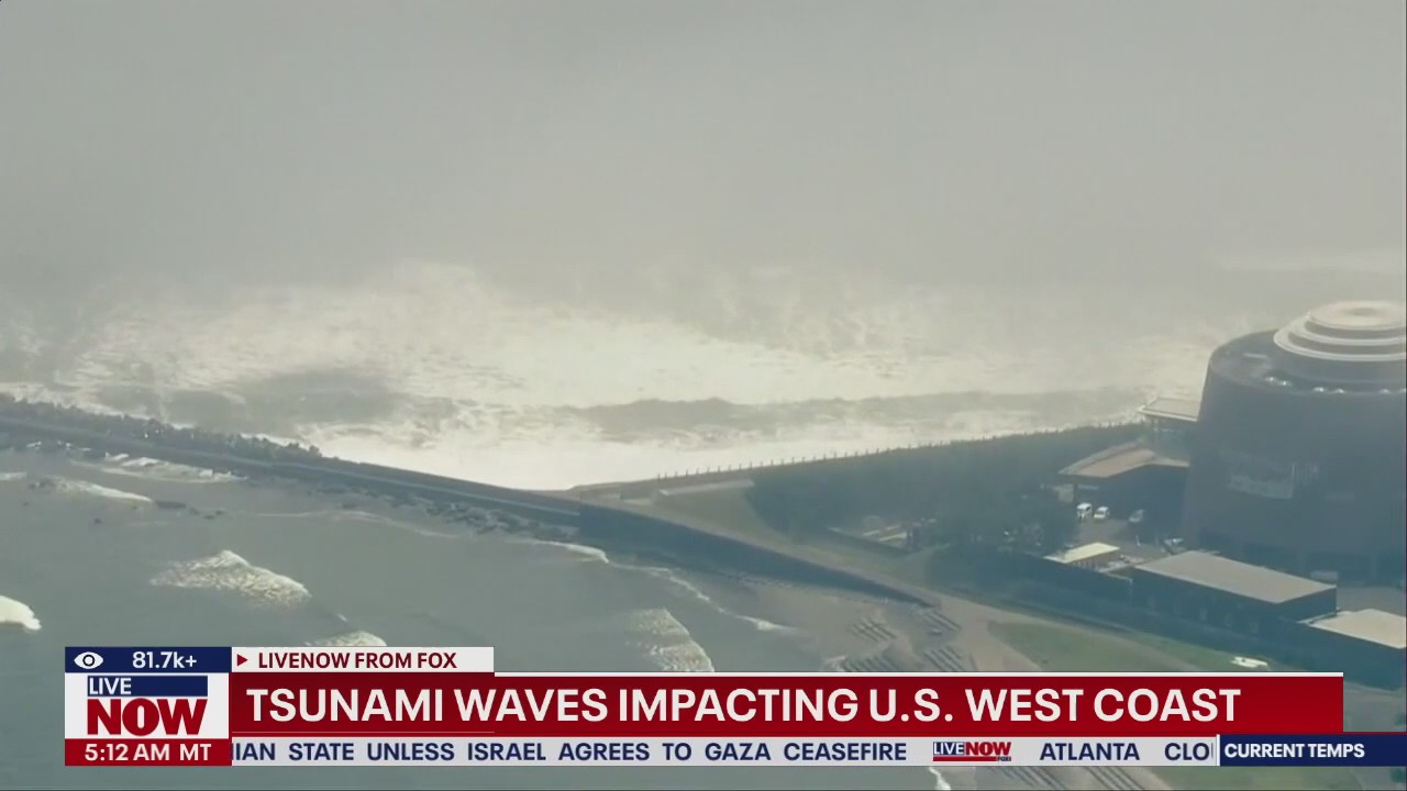 Tsunami waves impacting US shores