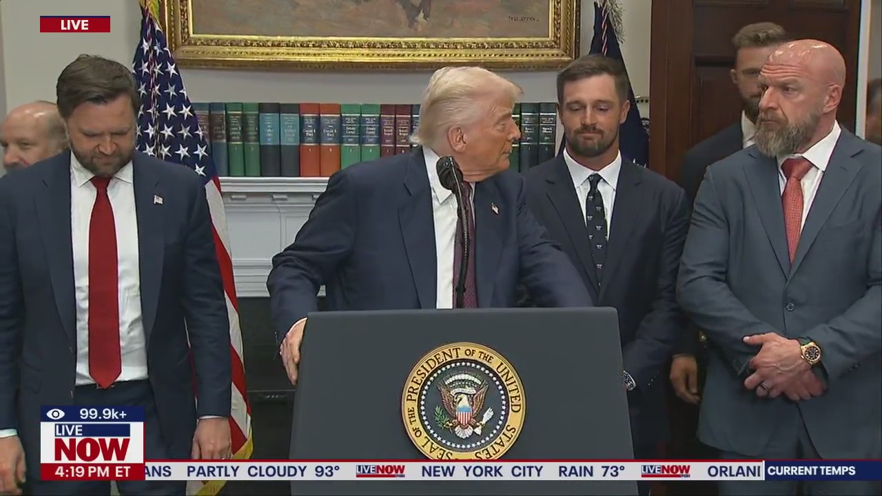 Trump signs executive order on sports council