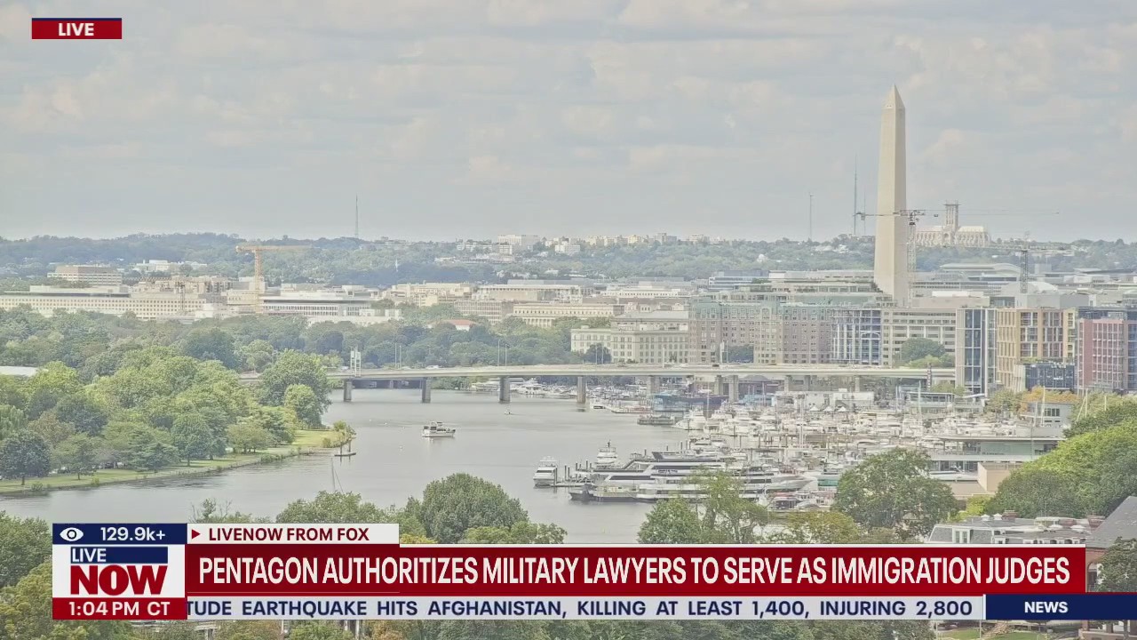 Pentagon: military lawyers to serve as judges