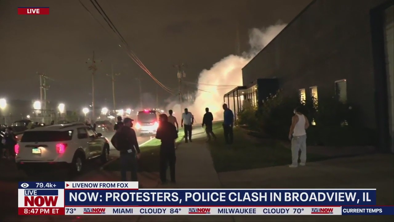 Protesters, ICE agents clash in Broadview, IL