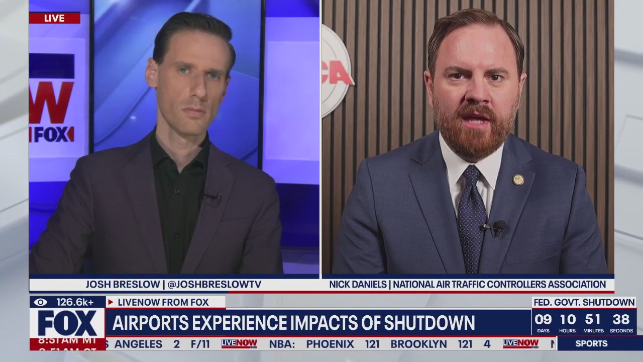 Air traffic controllers working without pay