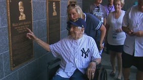 Yankees honor 101-year-old retired cop