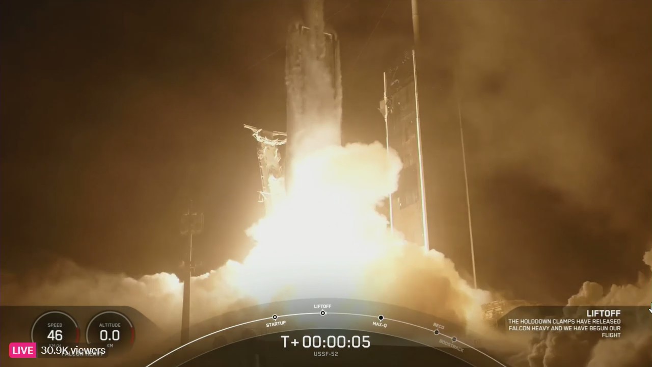 SpaceX launches Falcon Heavy rocket