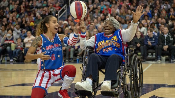 109-year-old DC woman spins basketball at center court of Harlem Globetrotters game