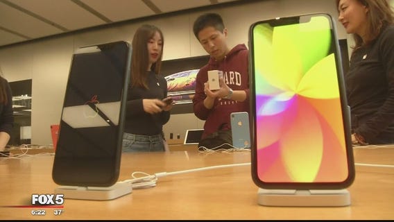 FOX Business Beat: Apple Shares Plummet; College Snack Robot