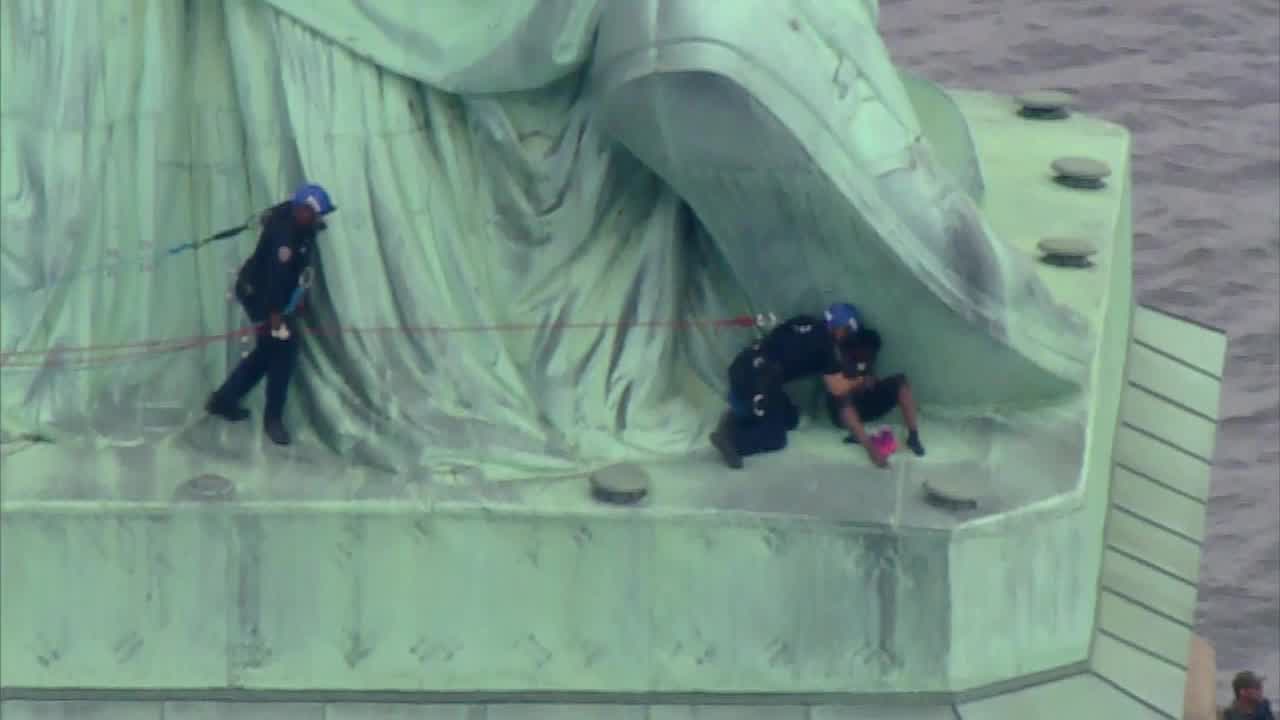 SkyFoxHD Video: Cops grab climber