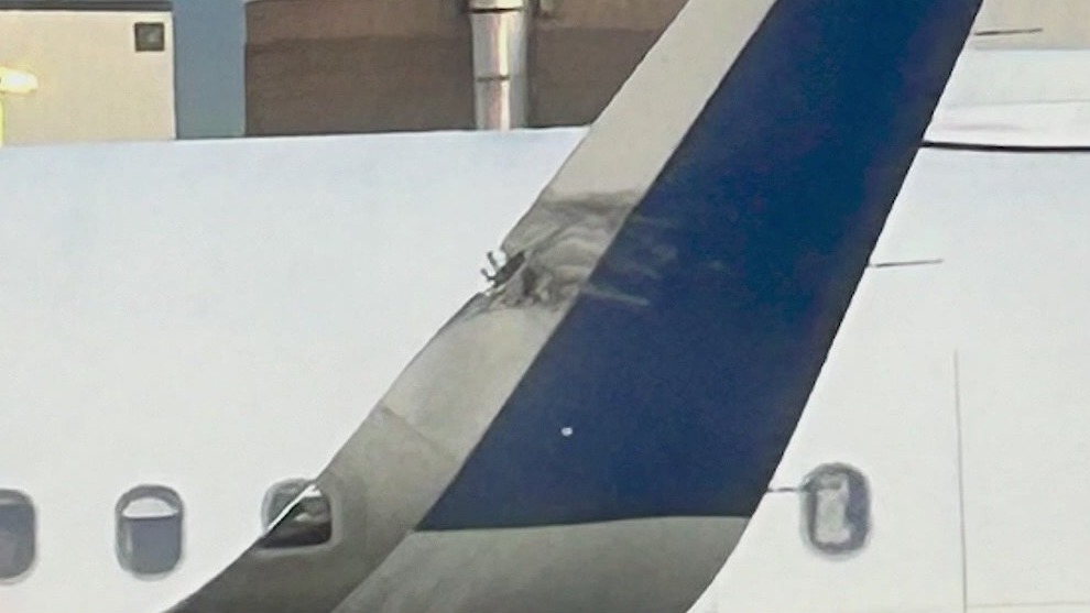 JetBlue planes collide on tarmac before taking off