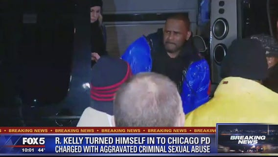 R. Kelly surrenders to Chicago police