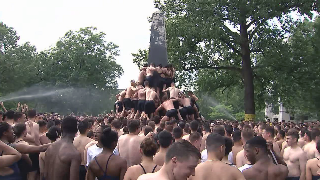 2022 Naval Academy class completes Herndon climb