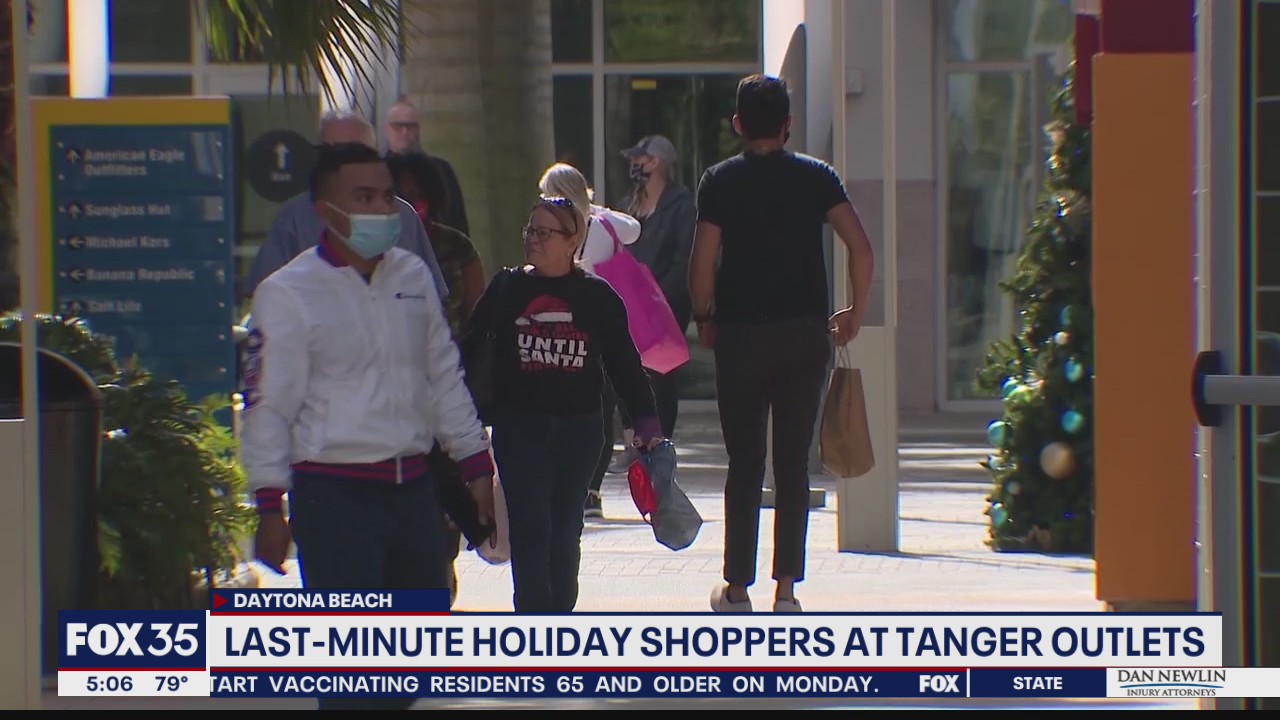 Crowds out for last minute Christmas shopping