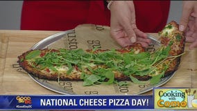Cooking with Como: National Cheese Pizza Day!