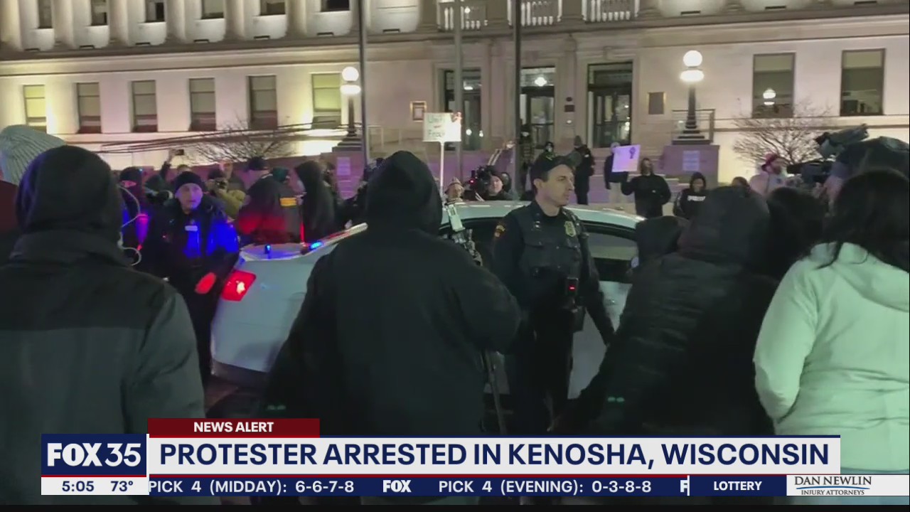 Kyle Rittenhouse trial: 2 protest arrests on 2nd day of deliberations