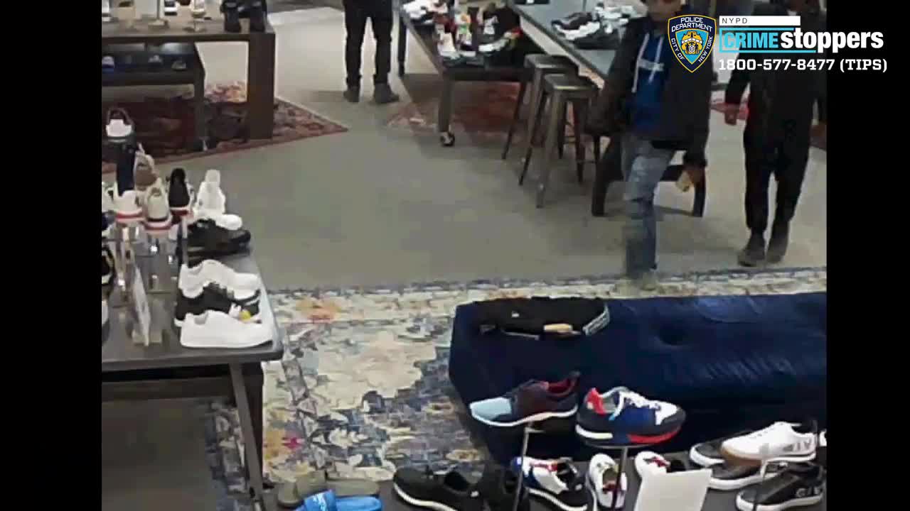 2 men wanted in hotel room robberies