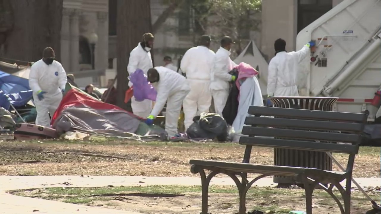 Crews clear McPherson Square homeless encampment | FOX 5 DC