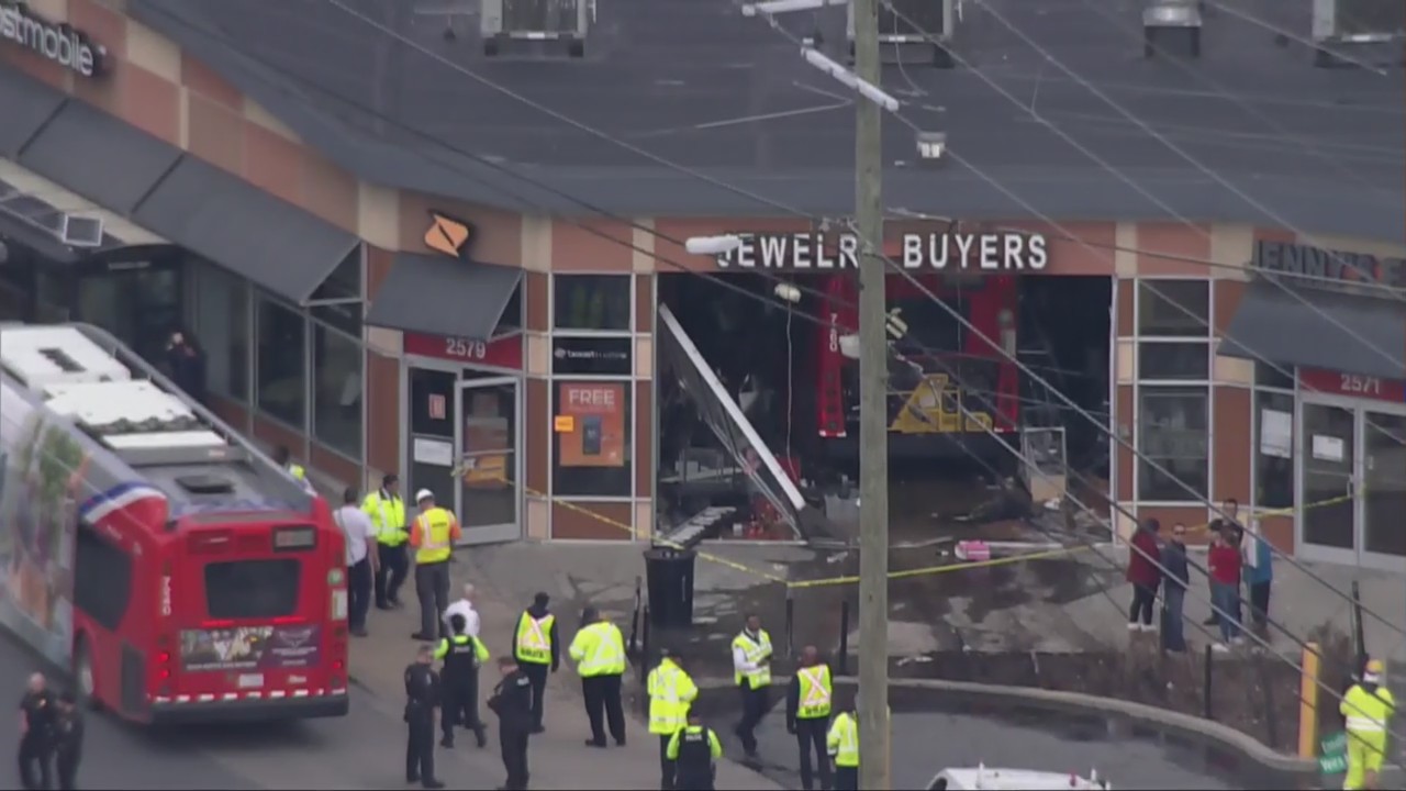 Bus crashes into Montgomery County jewelry store | FOX 5 DC