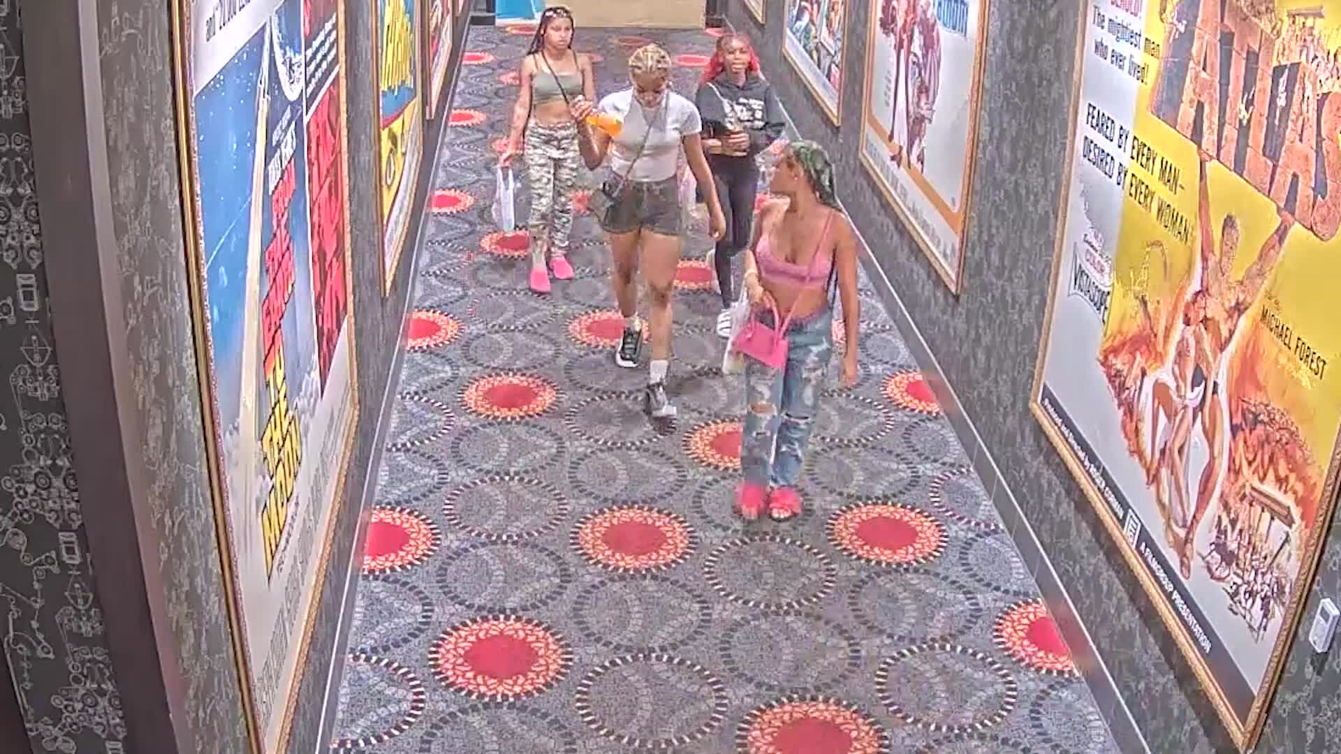4 teen girls caught on camera after suspected robbery | FOX 5 DC