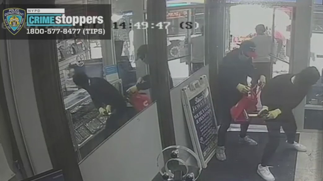 Smash and grab: Thieves steal $2M in jewelry from New York City store