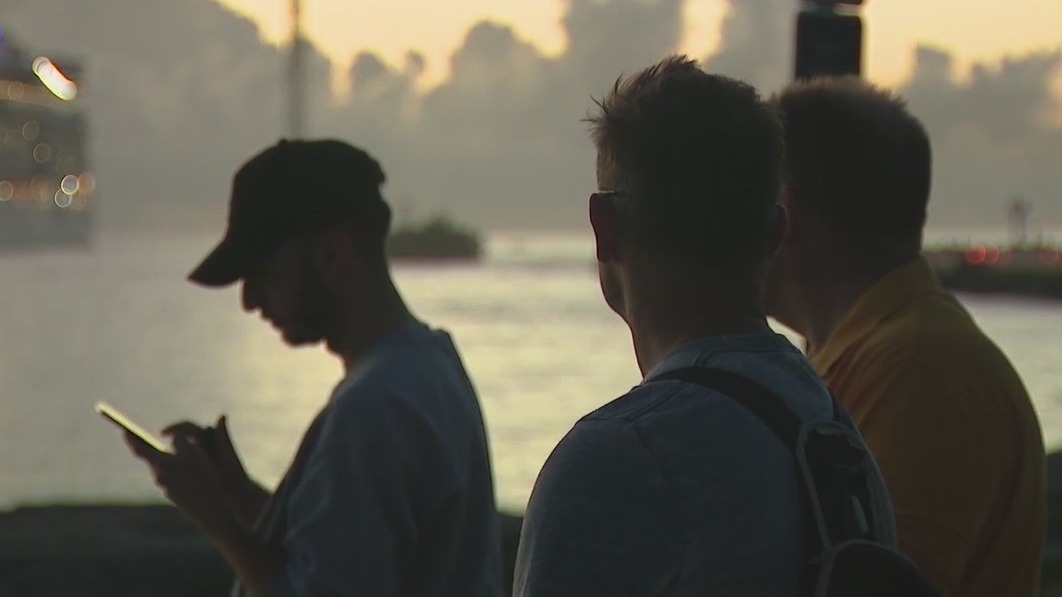 Space Coast: Hundreds gathered for two back-to-back ULA and SpaceX rocket launches on the same day