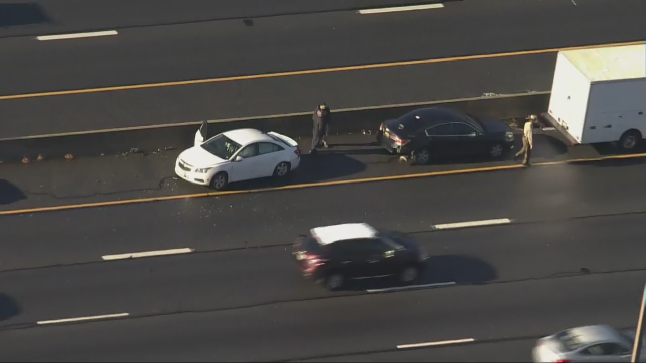 Multi-vehicle crash on 270 in Gaithersburg causes major delays | FOX 5 DC