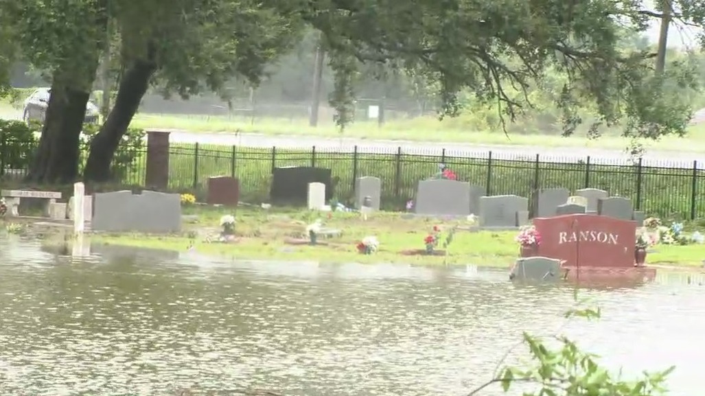 Hurricane Ian aftermath: Bodies become exposed at Florida cemetery